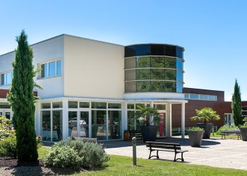 découvrez le centre santé moulins, un établissement de santé dédié à votre bien-être. nous proposons des services médicaux de qualité, des consultations spécialisées et un accompagnement personnalisé pour tous vos besoins de santé. votre santé est notre priorité.