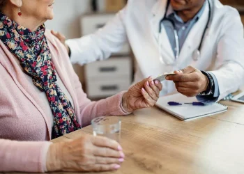découvrez nos solutions de complémentaire santé pour seniors, adaptées à vos besoins spécifiques et à votre budget. protégez votre santé et profitez de soins de qualité tout au long de votre vie.