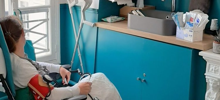 découvrez nos services santé complets et adaptés à vos besoins. nous offrons des soins de qualité, un accompagnement personnalisé et des solutions innovantes pour votre bien-être. prenez soin de votre santé avec nos professionnels expérimentés.